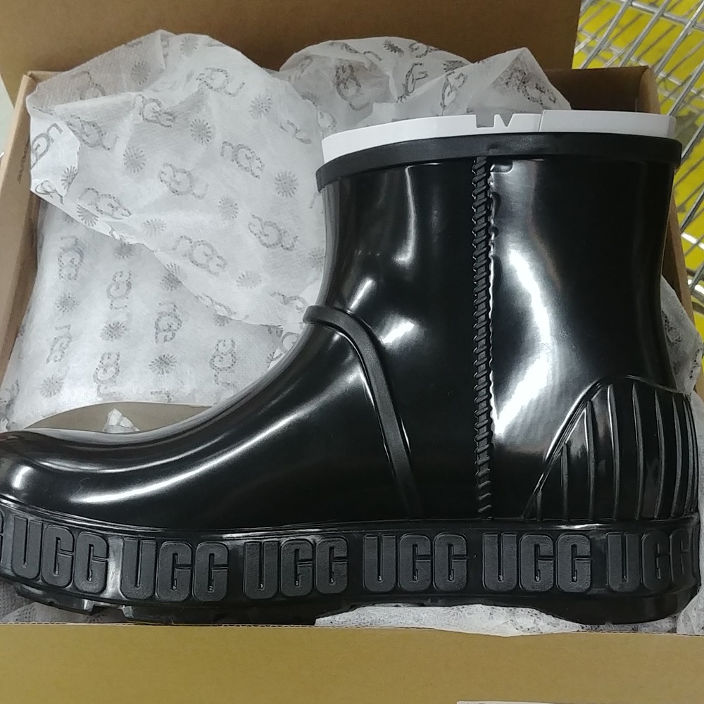 Ugg Drizlita Rain Boot Size 6 Black Last Pair !!
